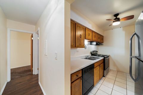 Tiny photo for 826 E Old Willow Road #103, Prospect Heights, IL 60070 (MLS # 12578315)