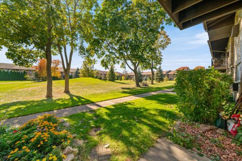 Tiny photo for 826 E Old Willow Road #103, Prospect Heights, IL 60070 (MLS # 12578315)