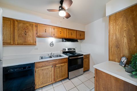 Tiny photo for 826 E Old Willow Road #103, Prospect Heights, IL 60070 (MLS # 12578315)