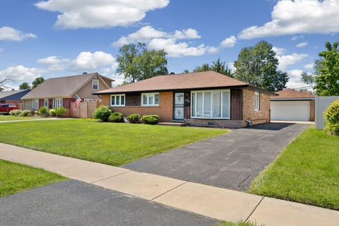Tiny photo for 8400 Merrimac Avenue, Burbank, IL 60459 (MLS # 12741526)