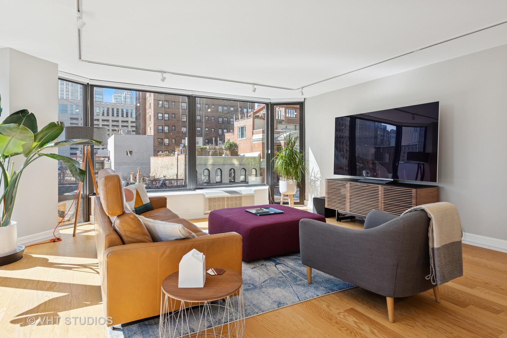 50 E Bellevue Place 605