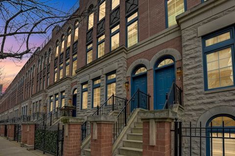 Townhouse in Chicago IL 367 SUPERIOR Street.jpg