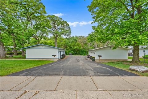 Tiny photo for 915 Royal Drive #A3, McHenry, IL 60050 (MLS # 12654239)
