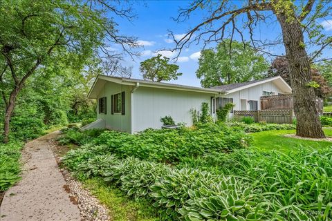 Tiny photo for 915 Royal Drive #A3, McHenry, IL 60050 (MLS # 12654239)