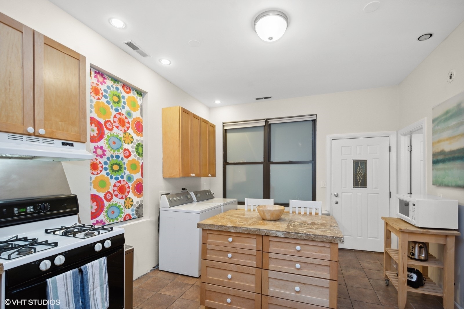 2008 W Roscoe Street 2