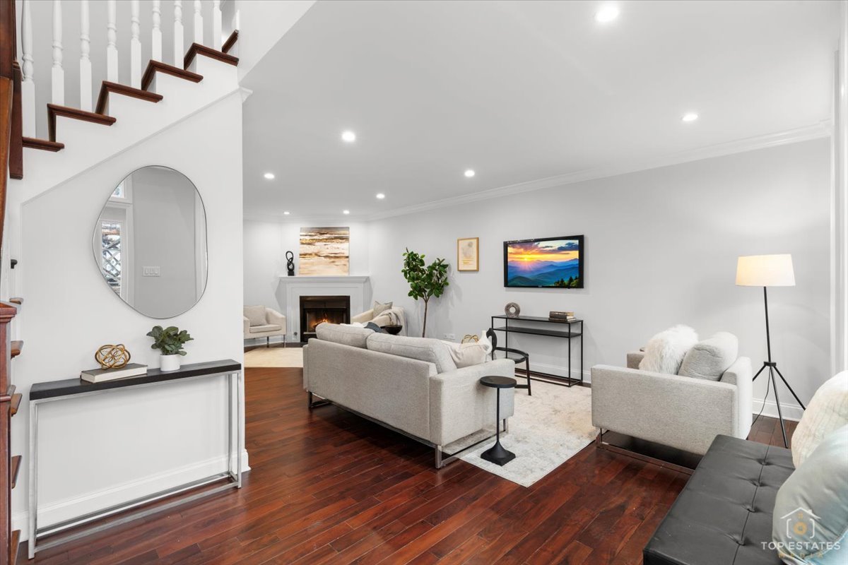 1627 N Dayton Street