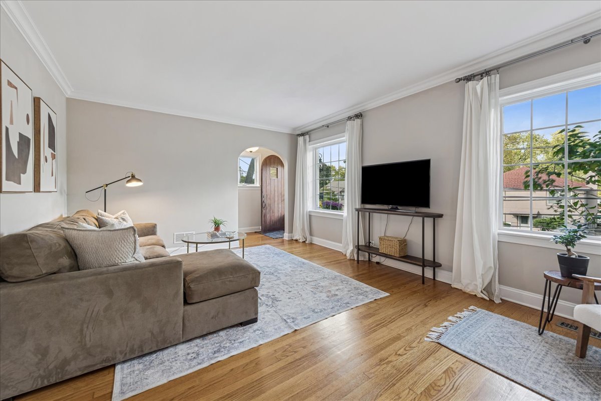 109 W Hillside Avenue