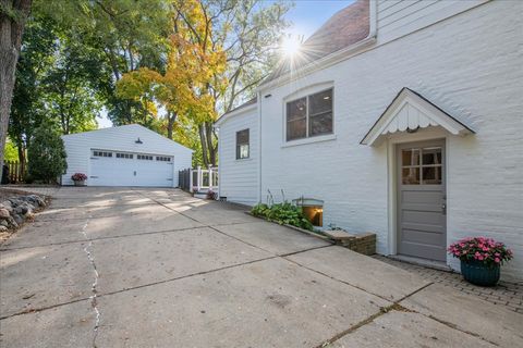 Tiny photo for 109 W Hillside Avenue, Barrington, IL 60010 (MLS # 12480367)