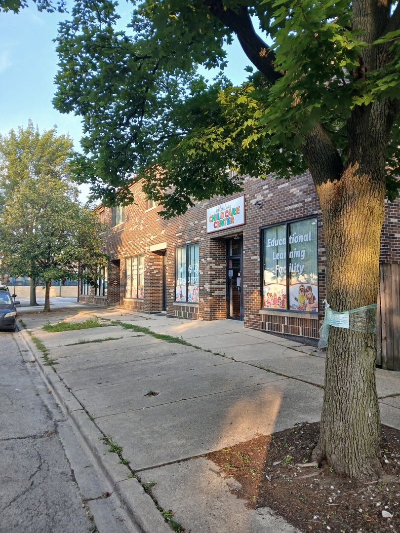 5801 N Northwest Highway