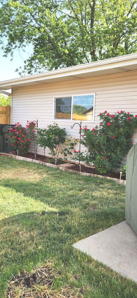 Tiny photo for 2309 Greenbriar Lane, Lindenhurst, IL 60046 (MLS # 12548686)