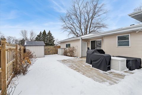 Tiny photo for 2309 Greenbriar Lane, Lindenhurst, IL 60046 (MLS # 12548686)