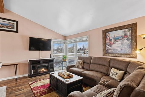 Tiny photo for 2309 Greenbriar Lane, Lindenhurst, IL 60046 (MLS # 12548686)