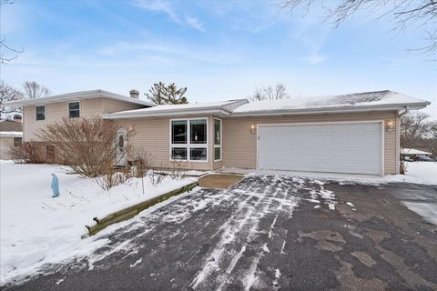 Tiny photo for 2309 Greenbriar Lane, Lindenhurst, IL 60046 (MLS # 12548686)