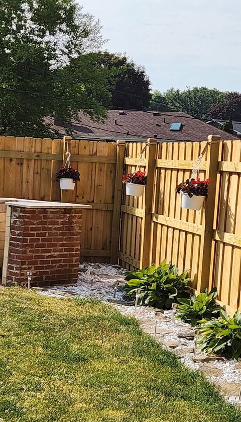 Tiny photo for 2309 Greenbriar Lane, Lindenhurst, IL 60046 (MLS # 12548686)