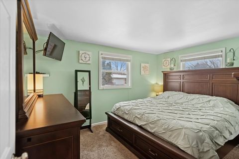 Tiny photo for 2309 Greenbriar Lane, Lindenhurst, IL 60046 (MLS # 12548686)