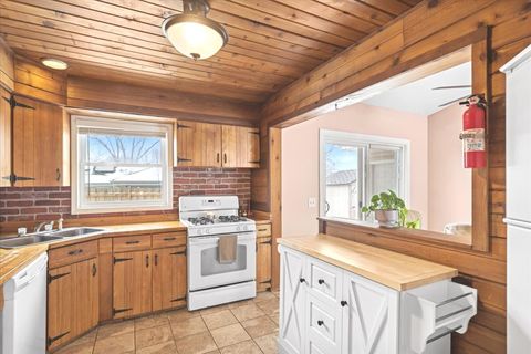 Tiny photo for 2309 Greenbriar Lane, Lindenhurst, IL 60046 (MLS # 12548686)