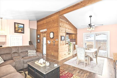 Tiny photo for 2309 Greenbriar Lane, Lindenhurst, IL 60046 (MLS # 12548686)