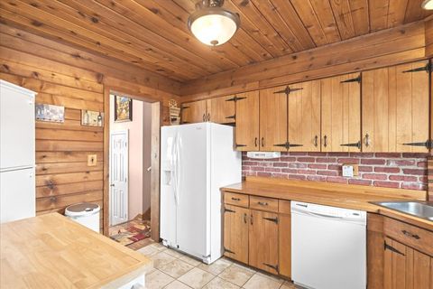 Tiny photo for 2309 Greenbriar Lane, Lindenhurst, IL 60046 (MLS # 12548686)