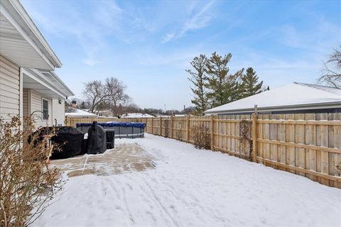 Tiny photo for 2309 Greenbriar Lane, Lindenhurst, IL 60046 (MLS # 12548686)