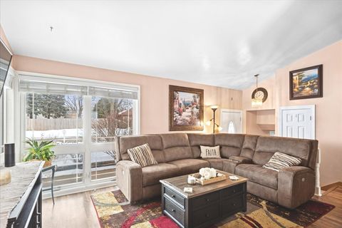 Tiny photo for 2309 Greenbriar Lane, Lindenhurst, IL 60046 (MLS # 12548686)