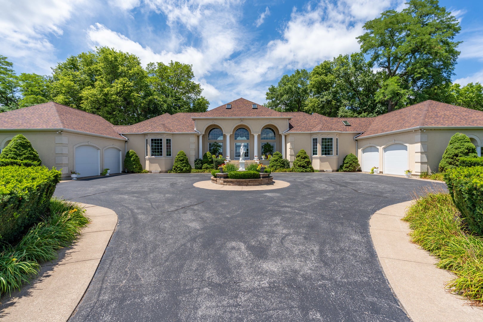 16908 River Road N