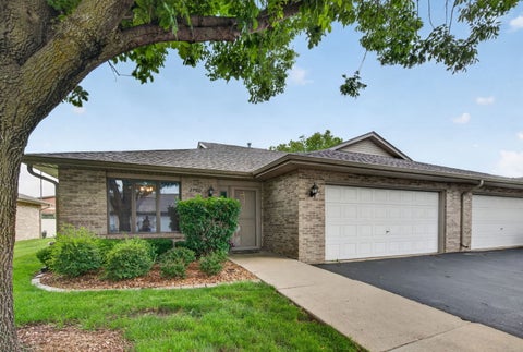 Photo of 2700 Eagle Drive #2700, Joliet, IL 60436 (MLS # 12685911)
