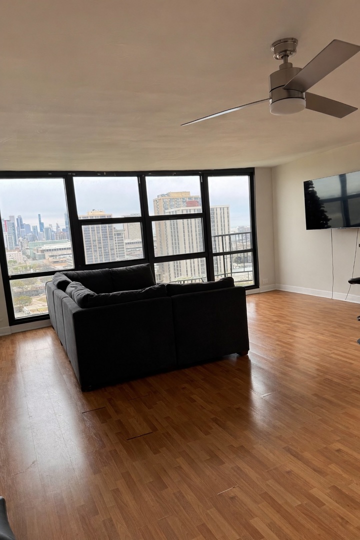 2901 S Michigan Avenue 1610