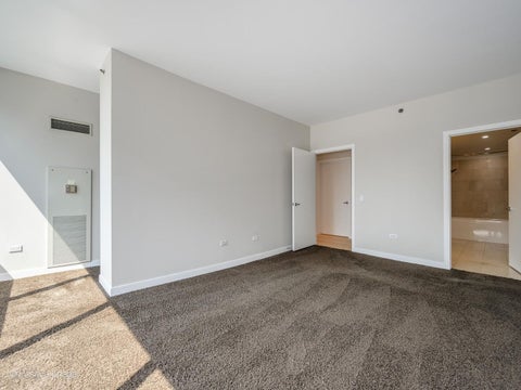 Tiny photo for 8 E RANDOLPH Street #2105, Chicago, IL 60601 (MLS # 12739109)