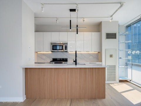 Tiny photo for 8 E RANDOLPH Street #2105, Chicago, IL 60601 (MLS # 12739109)