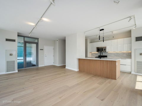 Tiny photo for 8 E RANDOLPH Street #2105, Chicago, IL 60601 (MLS # 12739109)