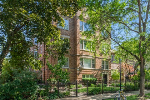 Photo of 2016.5 W Greenleaf Avenue #3D, Chicago, IL 60645 (MLS # 12670374)