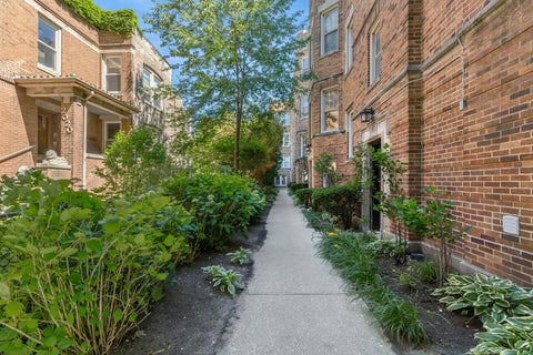 Tiny photo for 2016.5 W Greenleaf Avenue #3D, Chicago, IL 60645 (MLS # 12670374)