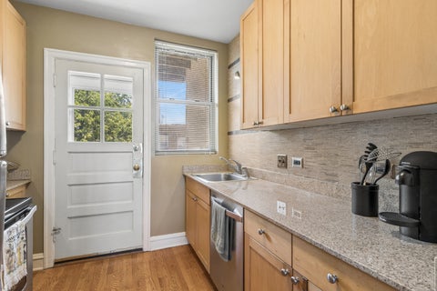 Tiny photo for 2016.5 W Greenleaf Avenue #3D, Chicago, IL 60645 (MLS # 12670374)