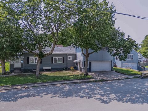 Photo of 225 E Pinckney Street, Pontiac, IL 61764 (MLS # 12433678) Photo of 225 E Pinckney Street, Pontiac, IL 61764 (MLS # 12433678)