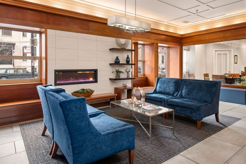 100 W Chestnut Street 2505