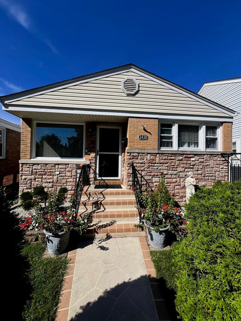 3438 N ORIOLE Avenue