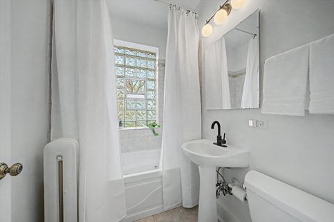 Tiny photo for 1200 W Sherwin Avenue #2K, Chicago, IL 60626 (MLS # 12648478)