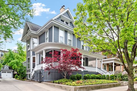 Photo of 819 W Junior Terrace, Chicago, IL 60613 (MLS # 12637314)
