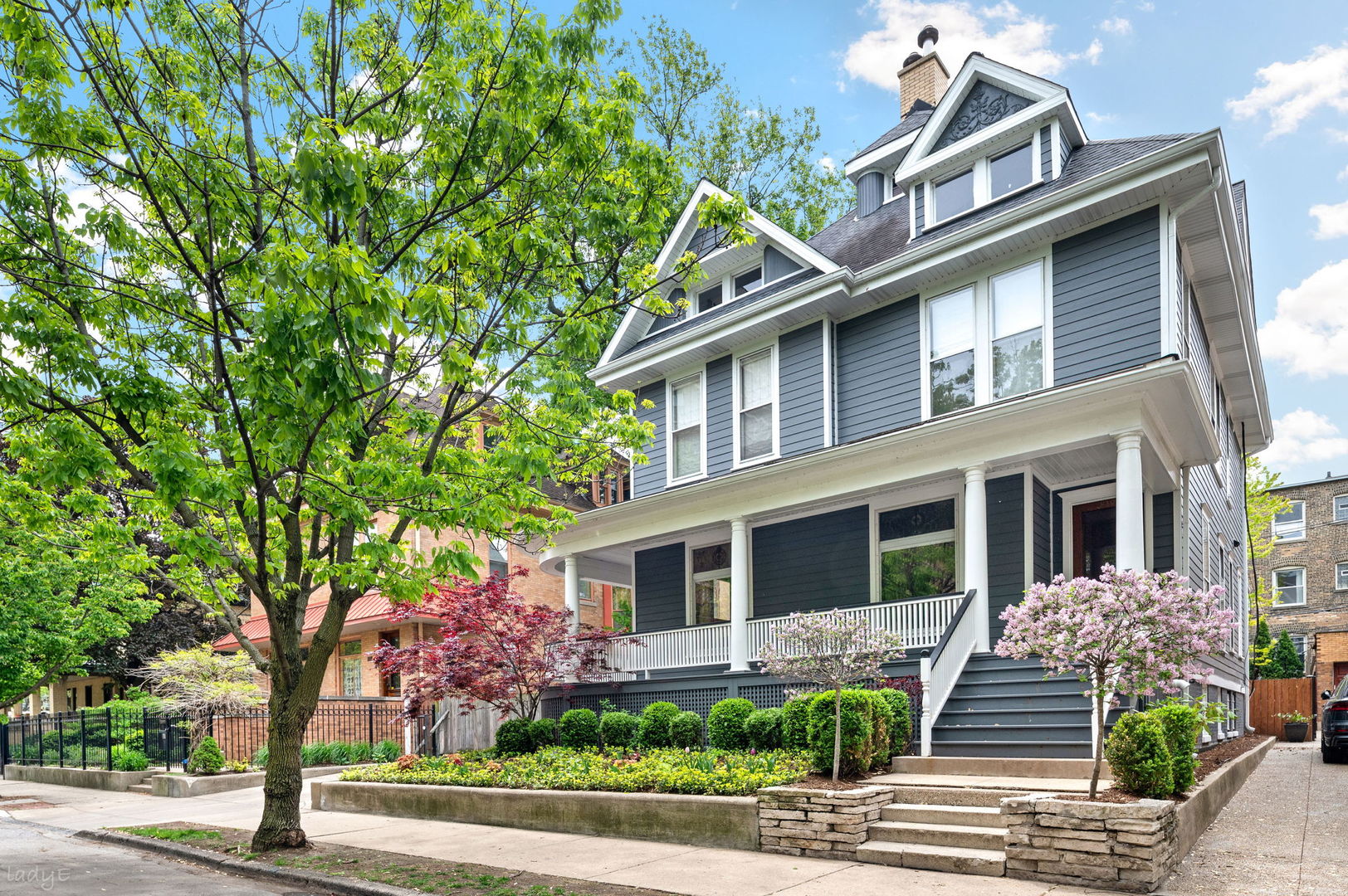 819 W Junior Terrace