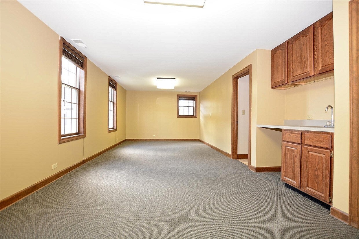 1626 Colonial Parkway