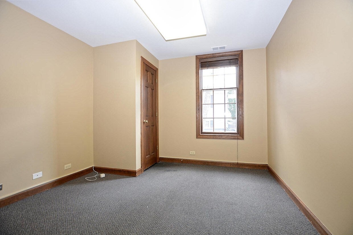 1626 Colonial Parkway