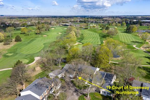 Tiny photo for 19 The Court of Greenway #19, Northbrook, IL 60062 (MLS # 12624207)