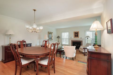Tiny photo for 19 The Court of Greenway #19, Northbrook, IL 60062 (MLS # 12624207)