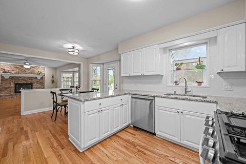 Tiny photo for 1002 Shimer Court, Naperville, IL 60565 (MLS # 12586893)