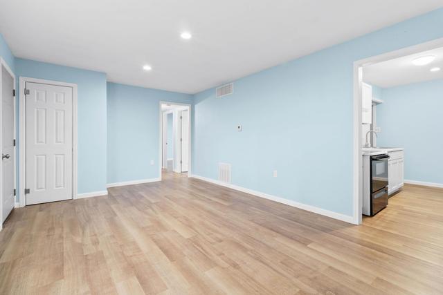 132 W Sauk Trail