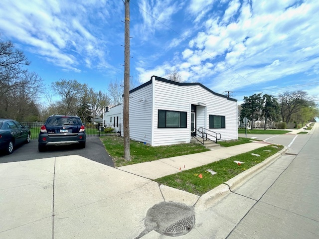 302 W Naperville Road