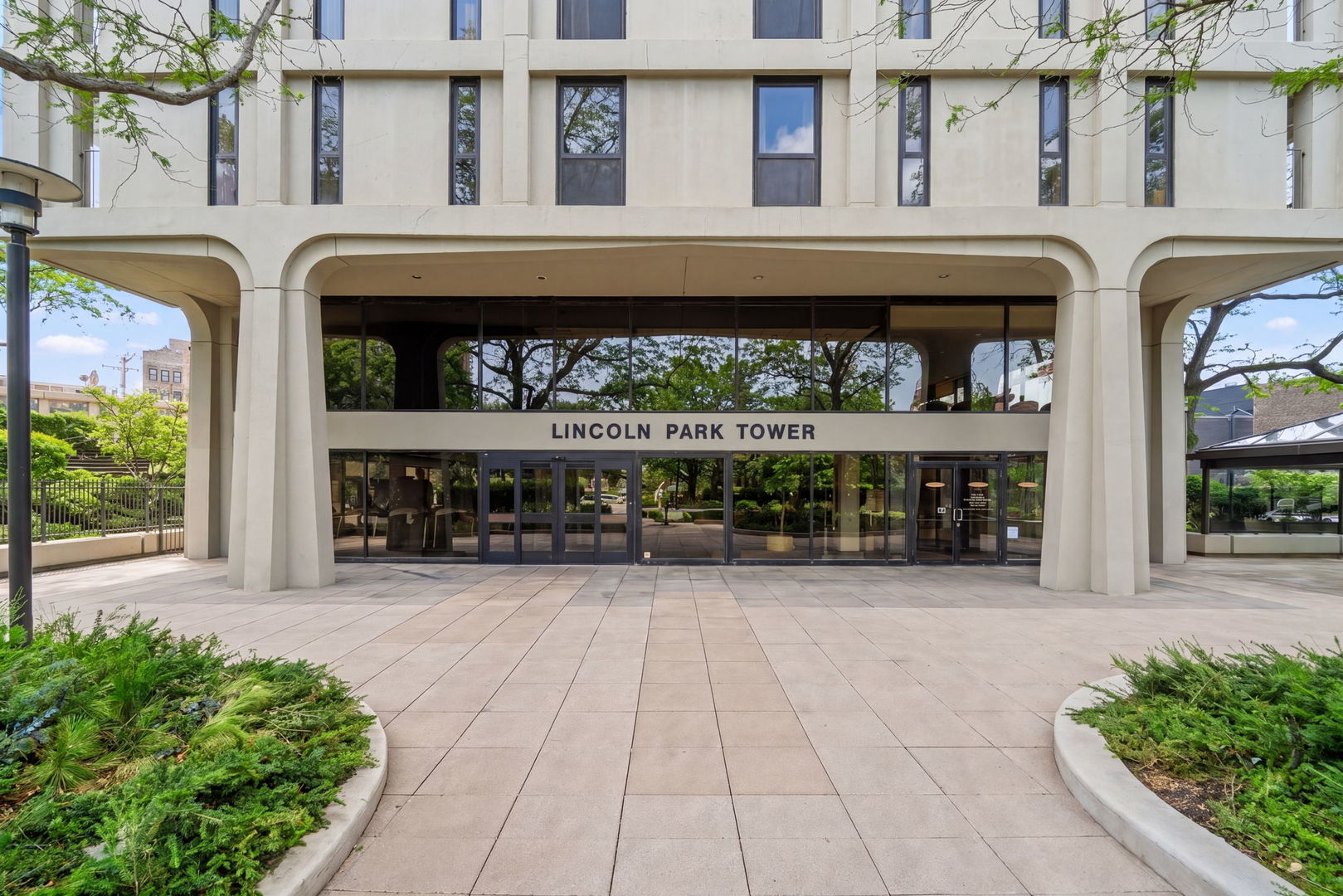 1960 N Lincoln Park 2209