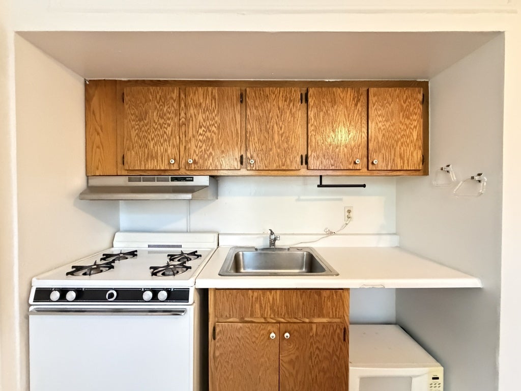 4060 N KENMORE Avenue 302