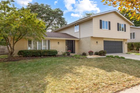 Tiny photo for 831 Pinehurst Lane, Schaumburg, IL 60193 (MLS # 12497120)