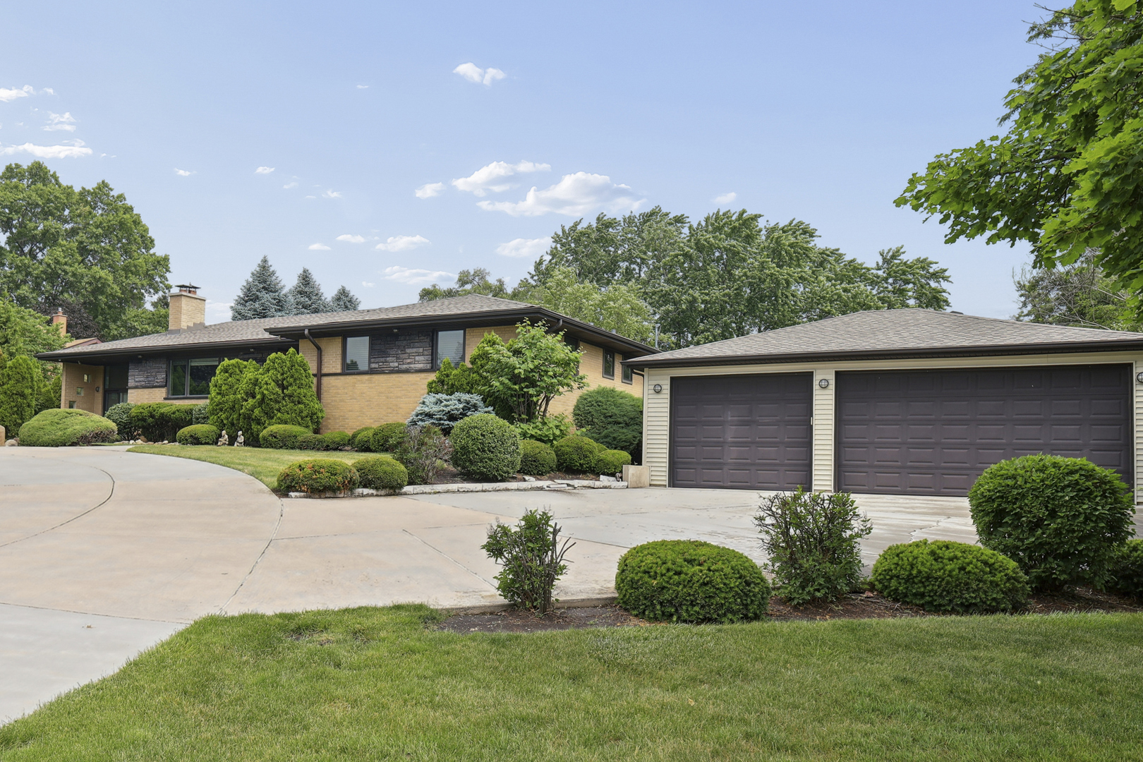 20W276 Belmont Place